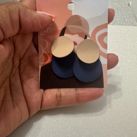 CLEARANCE SALE ON EARRINGS ALL LOW STARTING BIDS - Picture 7 of 7